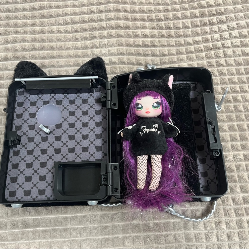 Na Na Na Surprise Purple Hair Doll & Backpack Bedroom Tuesday Meow Black Fuzzy